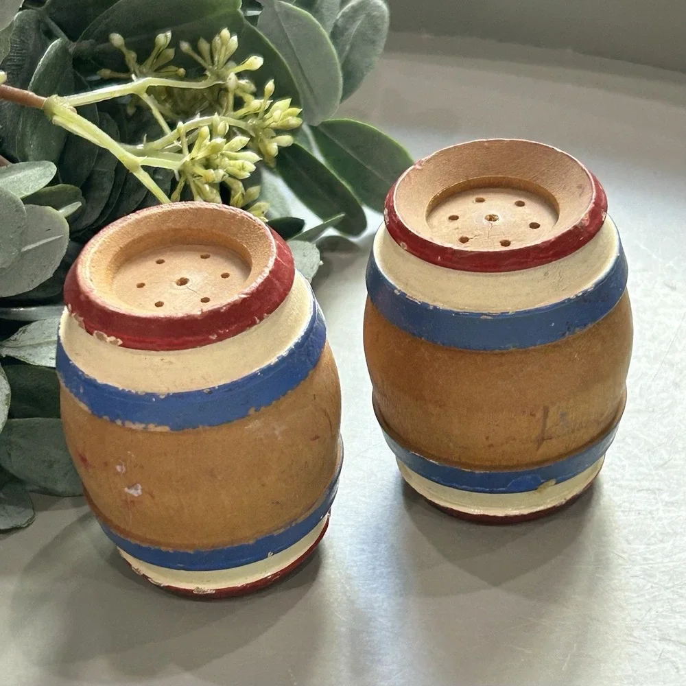 Vintage Wood Barrel Salt & Pepper Shakers with Patriotic Red White Blue Bands‎